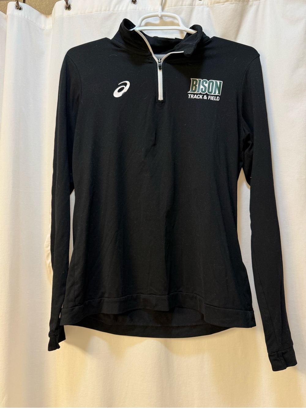 2x ASICS Bison Track & Field half-zips
